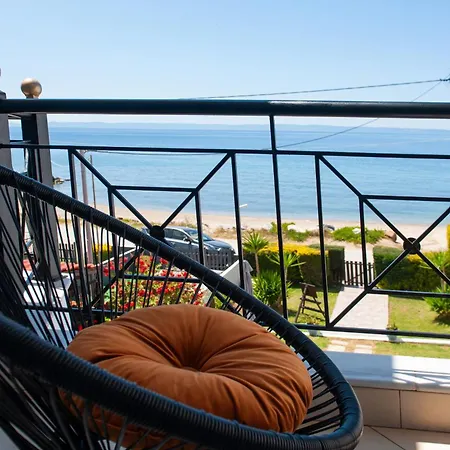 Christina's Sea House Апартаменты *