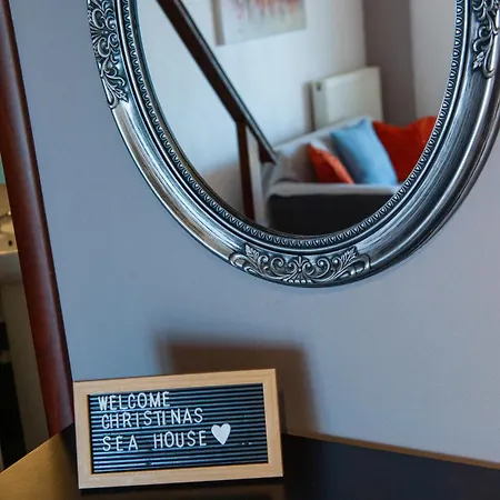 Christina's Sea House نيكيتي
